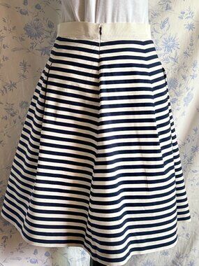 NWOT LOFT (SIZE 2) Navy & Off-White Striped Box-Pleated Skirt